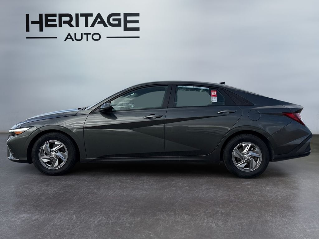 2024 Hyundai Elantra SE