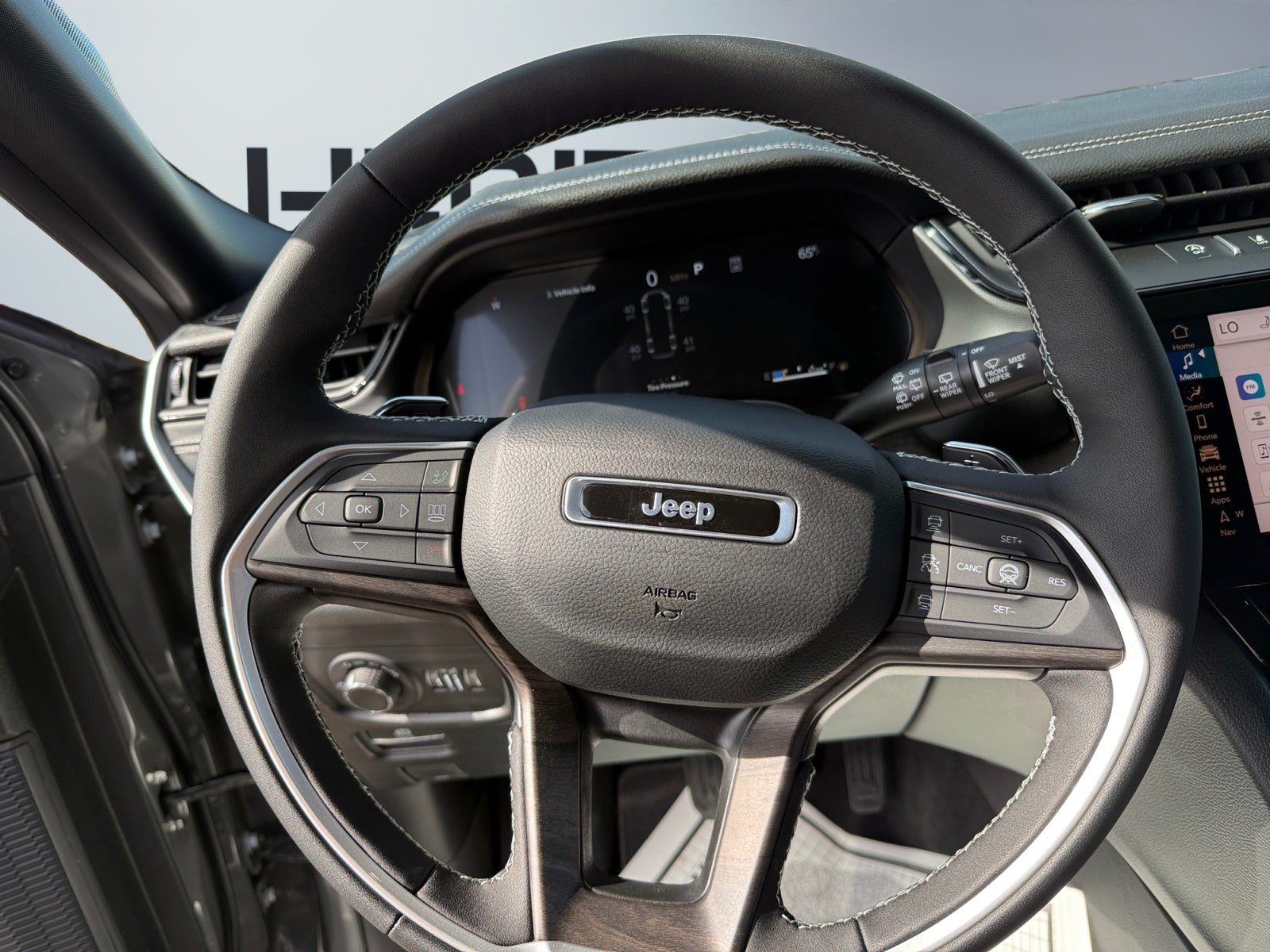 2027 Jeep Grand Cherokee GRAND CHEROKEE L LAREDO ALTITUDE 4X4