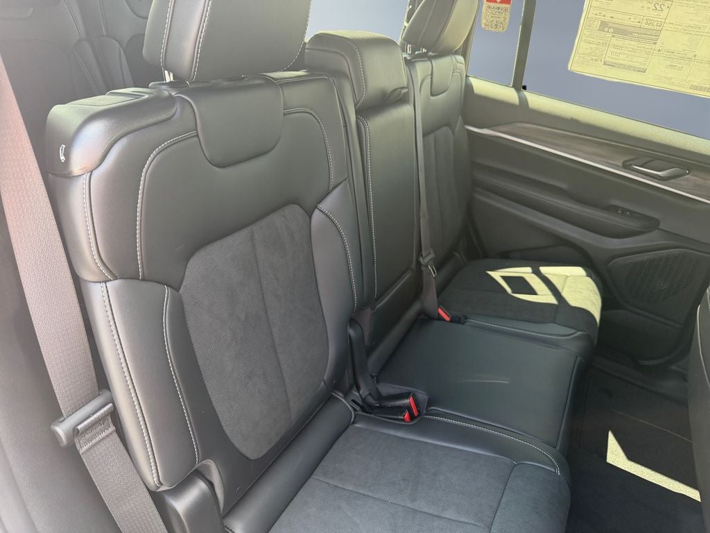 2026 Jeep Grand Cherokee GRAND CHEROKEE L LAREDO ALTITUDE 4X4