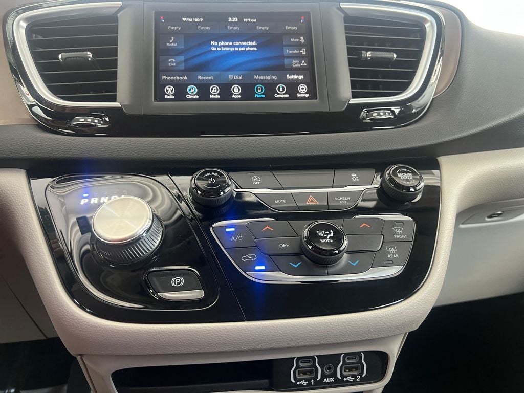 2021 Chrysler Voyager L