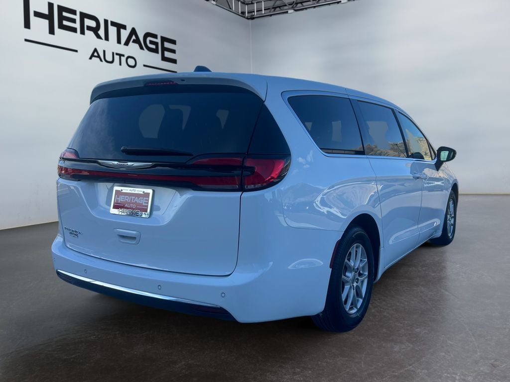 2025 Chrysler Pacifica Select