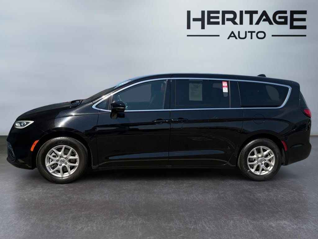 2025 Chrysler Pacifica Select