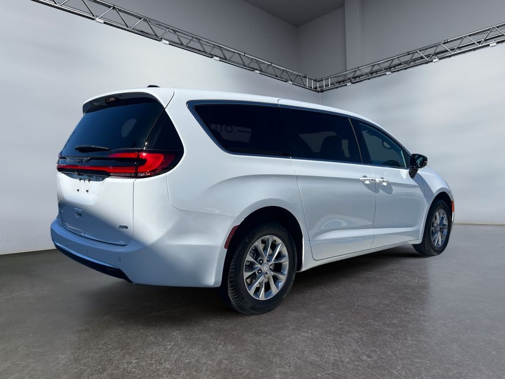 2027 Chrysler Pacifica PACIFICA SELECT AWD