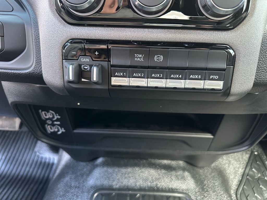 2026 RAM Ram 3500 Chassis Cab RAM 3500 TRADESMAN CREW CAB CHASSIS 4X4 60' CA