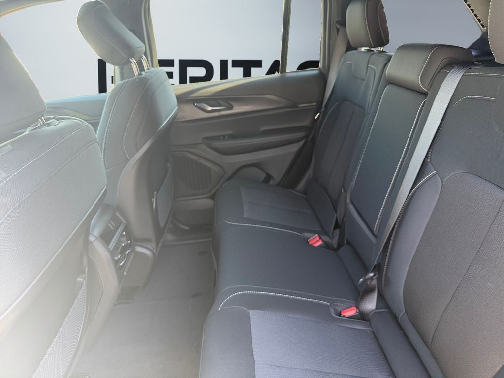 2026 Jeep Grand Cherokee GRAND CHEROKEE LAREDO X 4X4