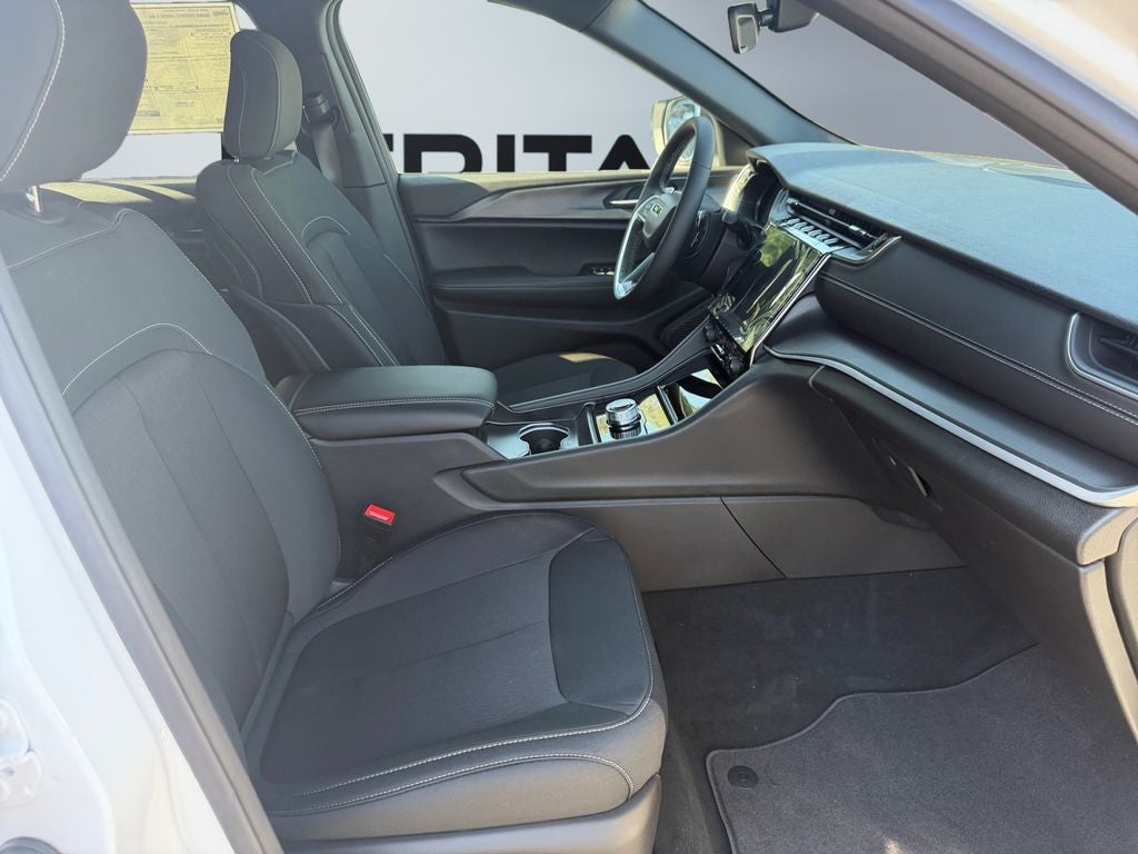 2026 Jeep Grand Cherokee GRAND CHEROKEE LAREDO X 4X4