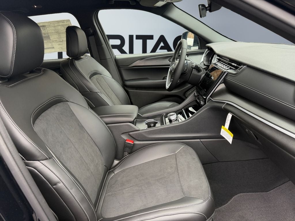 2025 Jeep Grand Cherokee GRAND CHEROKEE ALTITUDE 4X4