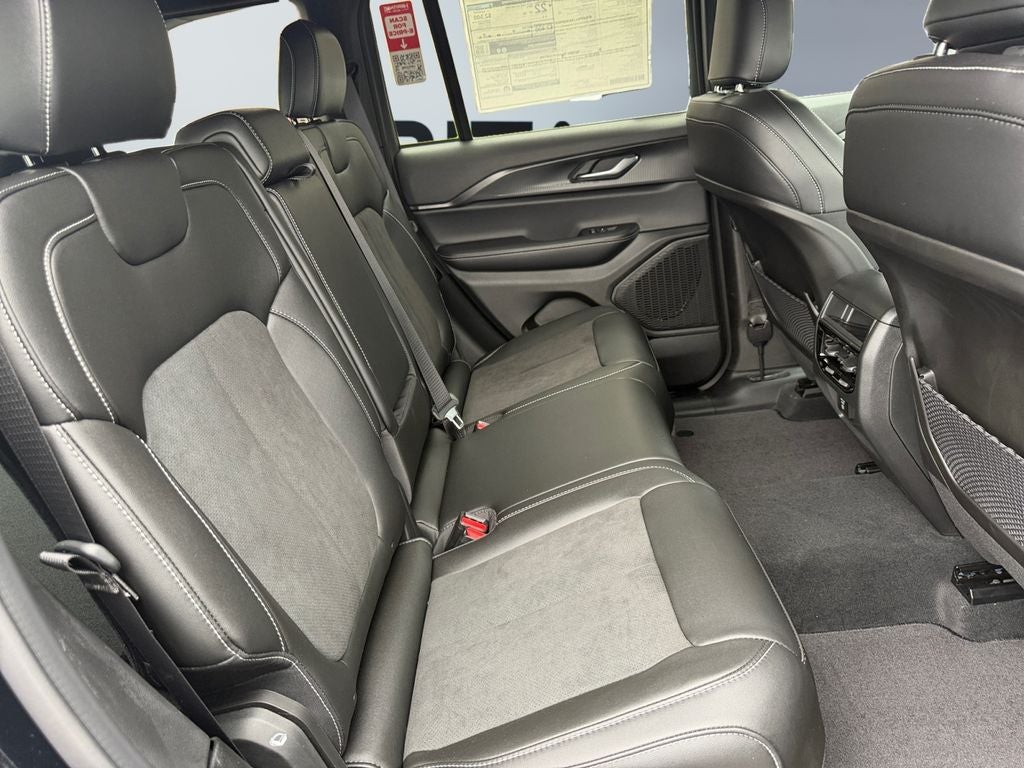 2025 Jeep Grand Cherokee GRAND CHEROKEE ALTITUDE 4X4