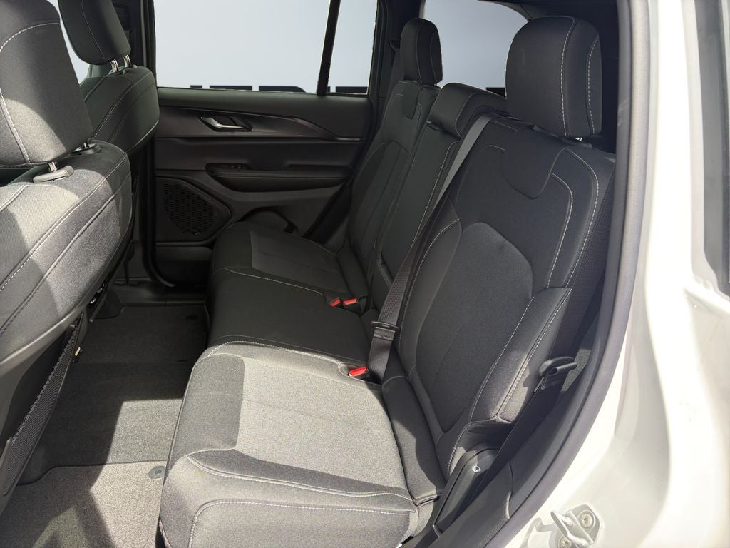 2026 Jeep Grand Cherokee GRAND CHEROKEE LAREDO X 4X4