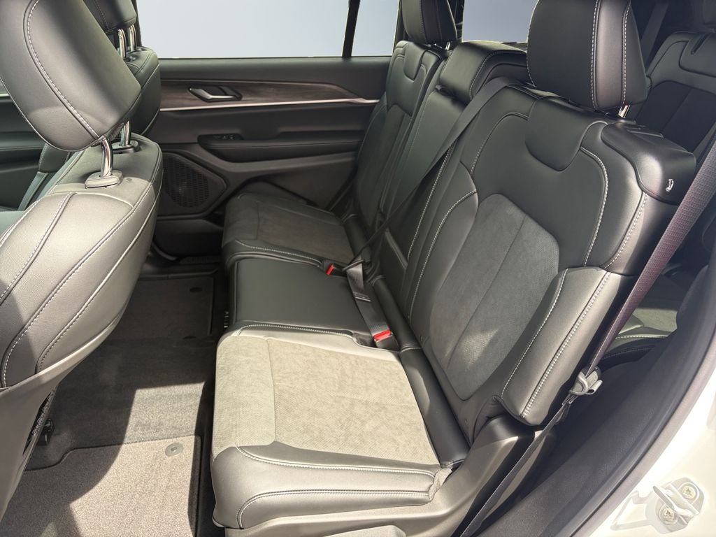 2026 Jeep Grand Cherokee L GRAND CHEROKEE L LAREDO ALTITUDE 4X4