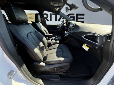 2027 Chrysler Pacifica PACIFICA SELECT AWD